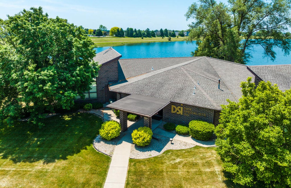 1021 Proctor Dr, Elkhorn, WI 53121 MLS 1828360 properties SE Wisconsin