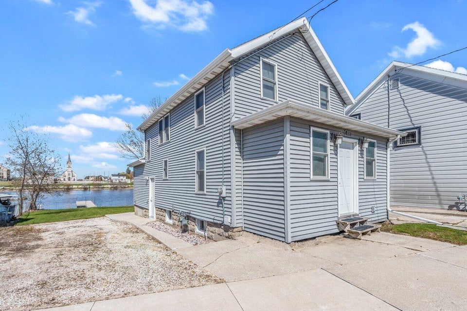 1818 East St, Two Rivers, WI 54241 MLS 1828735 properties SE