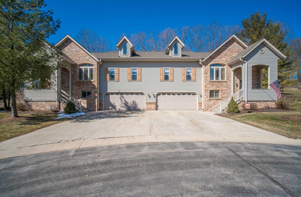 1310 Oak Tree Ct, Slinger, WI 53086 MLS 1829088 properties SE