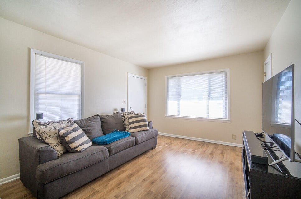 5833-n-71st-st-milwaukee-wi-53218-mls-1830834-properties-se