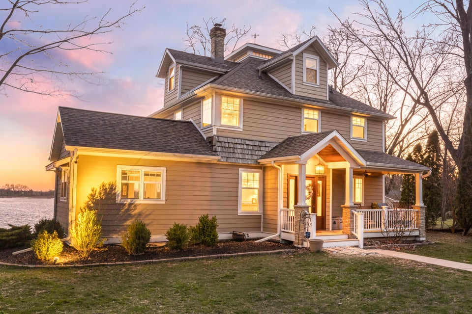 W200S10707 E Shore Dr, Muskego, WI 53150 MLS 1831306 properties