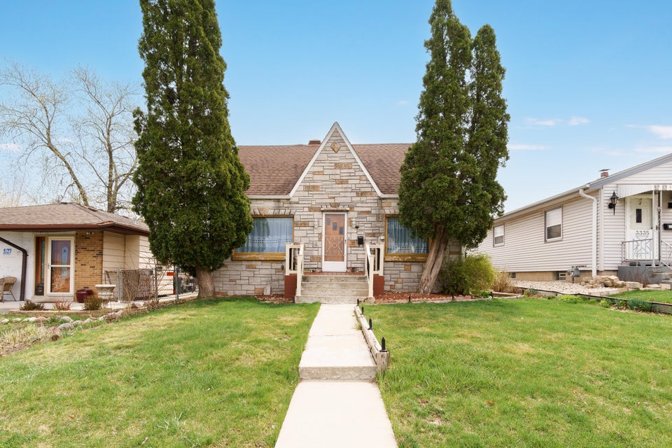 3329 W Lynndale Ave, Greenfield, WI 53221 | MLS# 1831619 | @properties ...