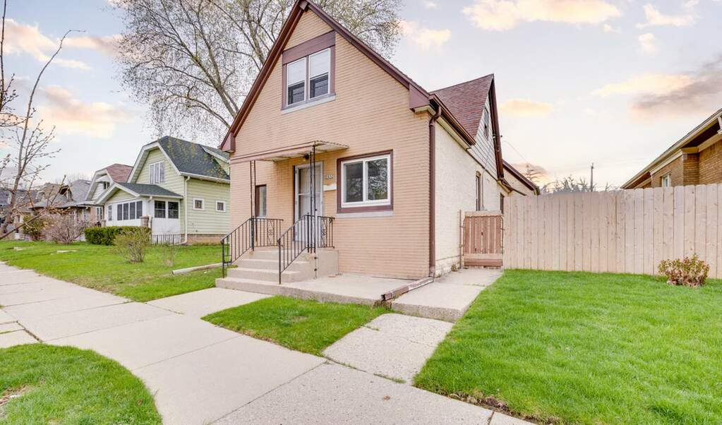 2032 S 69th St, West Allis, WI 53219 MLS 1832032 properties SE