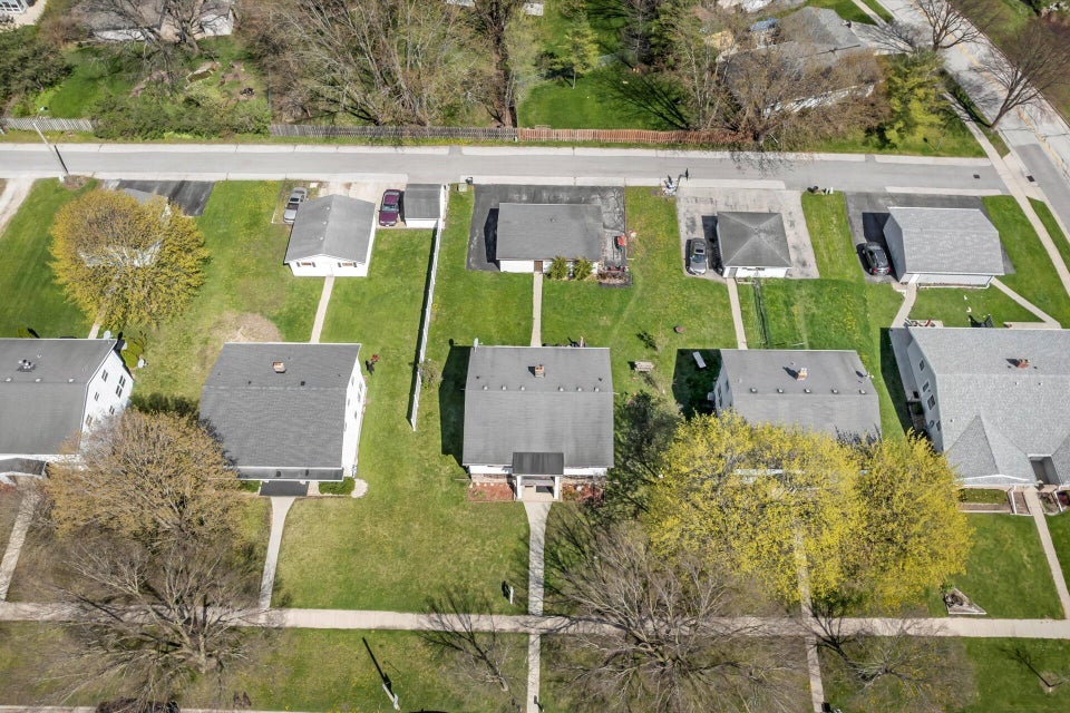 1849 Oakdale Dr 1851, Waukesha, WI 53189 MLS 1833081 properties