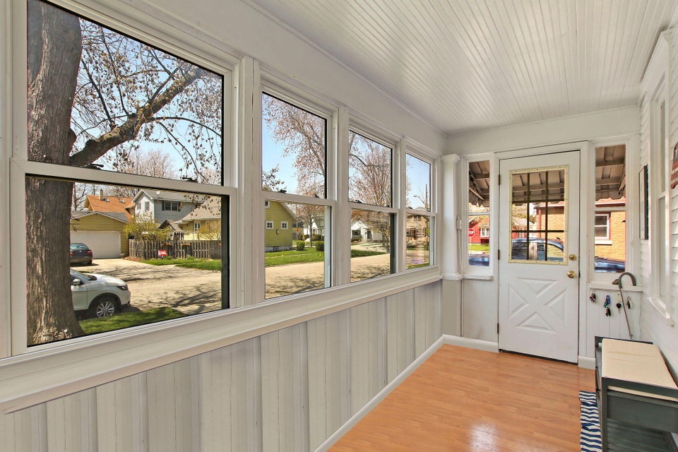 7513 6th Ave, Kenosha, WI 53143 MLS 1833396 properties SE Wisconsin