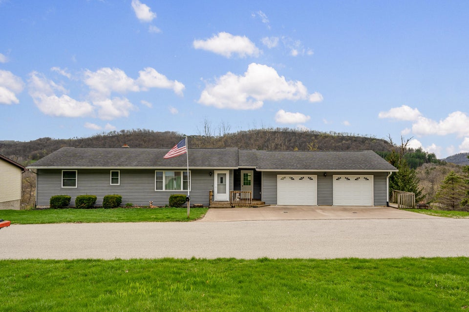 213 Cactus Dr, Chaseburg, WI 54621 MLS 1833981 properties SE