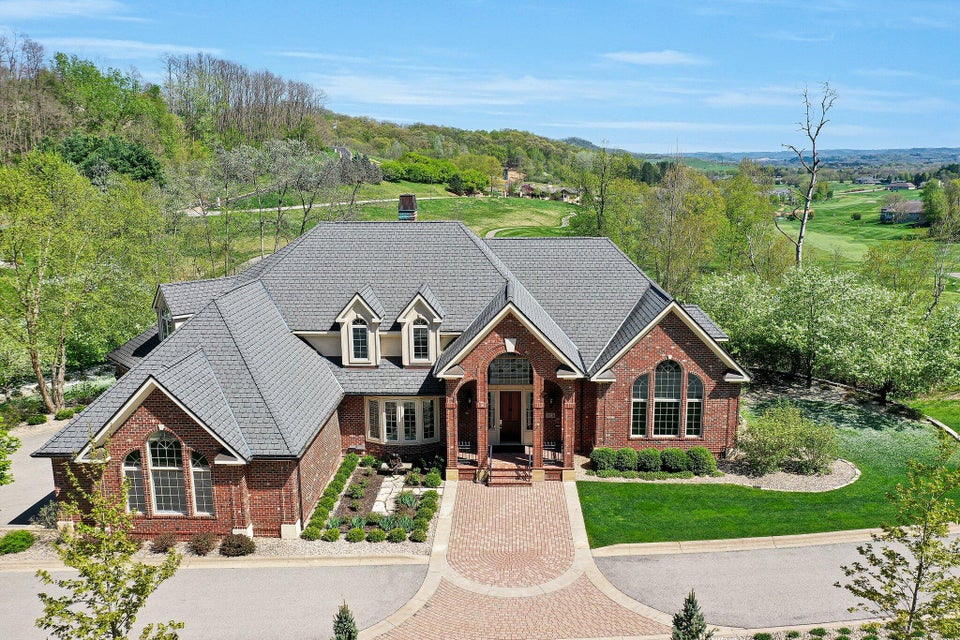 800 Country Club Ln, Onalaska, WI 54650 MLS 1834148 properties La