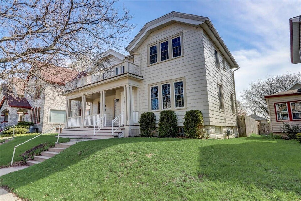 2557 S Superior St, Milwaukee, WI 53207 MLS 1834227 properties SE