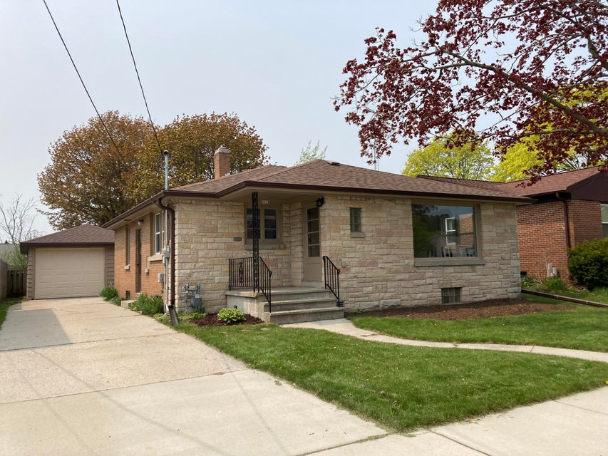 2318 Lincoln Ave, Two Rivers, WI 54241 MLS 1834820 properties SE