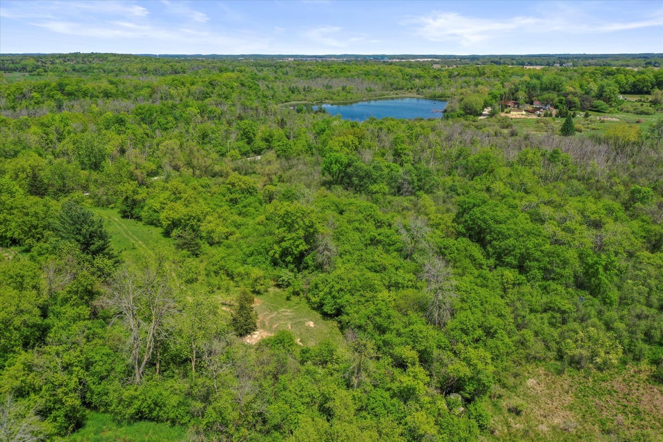 Lt2 Genesee Lake Rd, Summit, WI 53066 MLS 1835314 properties SE