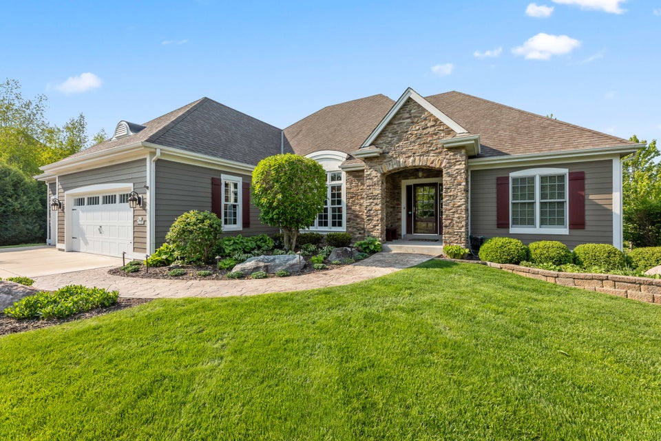 N23W27283 Arlington Ct, Pewaukee, WI 53072 MLS 1835333 properties SE Wisconsin