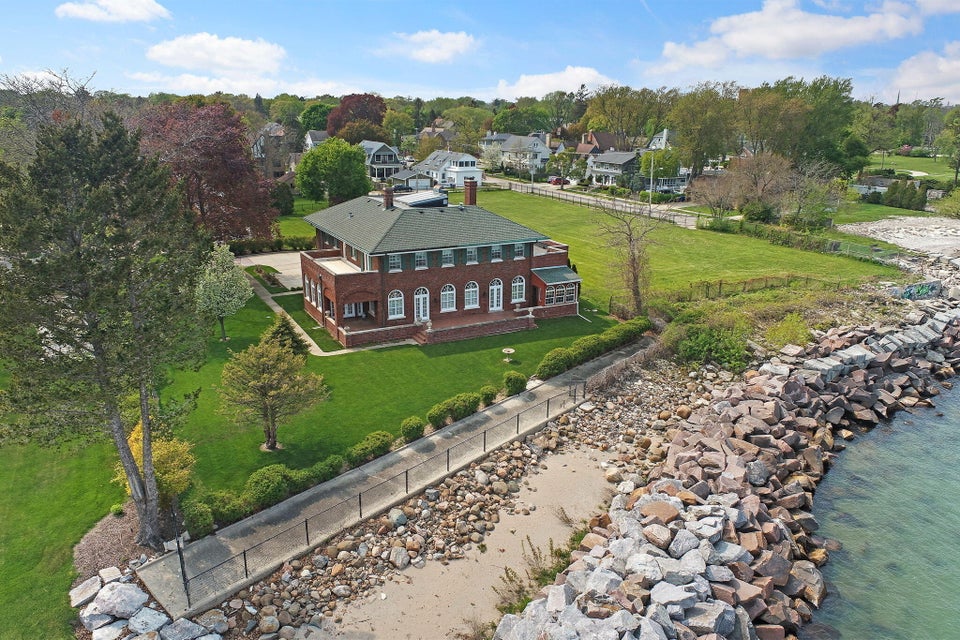 114 68th Pl, Kenosha, WI 53143 MLS 1835423 properties SE Wisconsin