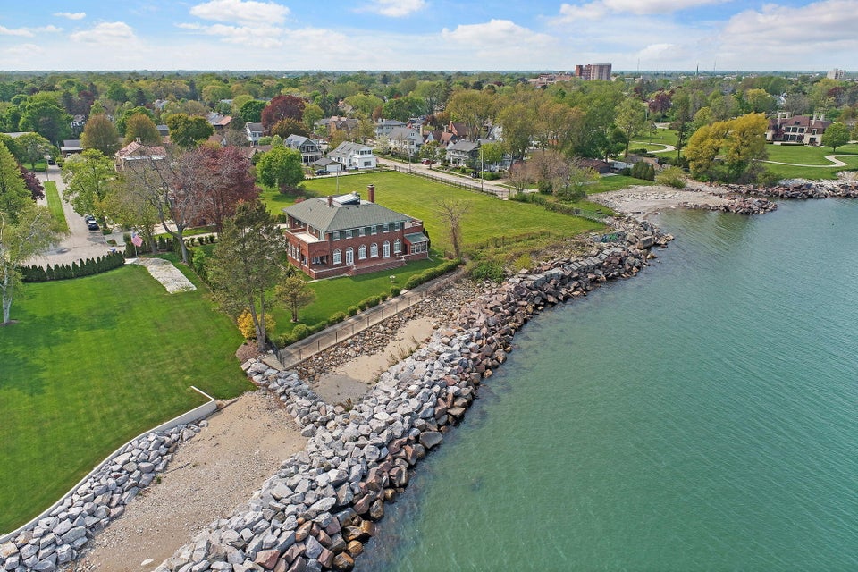 114 68th Pl, Kenosha, WI 53143 MLS 1835423 properties SE Wisconsin