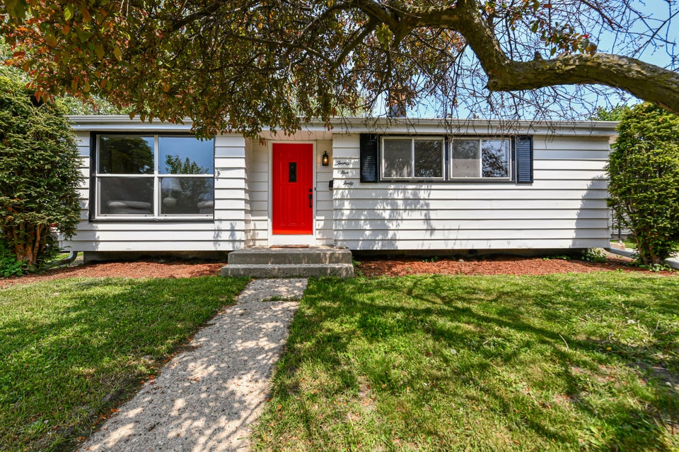 2540 82nd St, Kenosha, WI 53143 MLS 1835569 properties SE Wisconsin