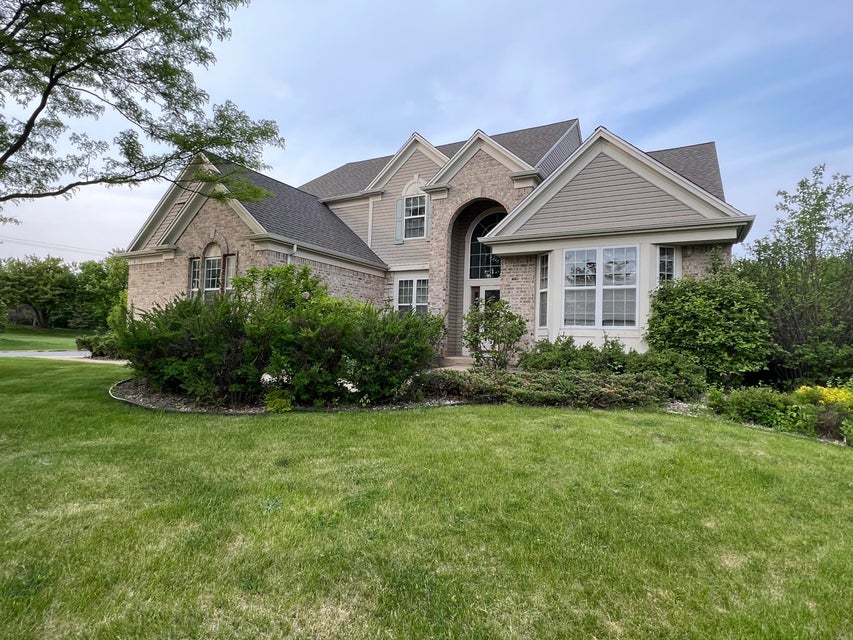 N103W14660 Hawkeye Ct, Germantown, WI 53022 MLS 1835621