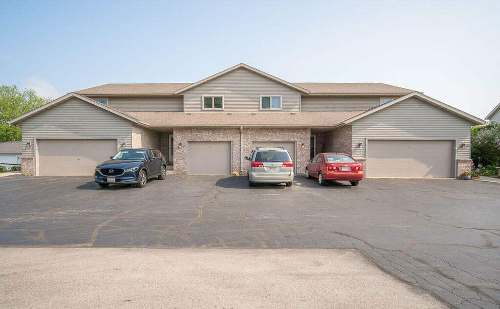 332 Scenic Ct 1, Slinger, WI 53086 MLS 1835673 properties SE