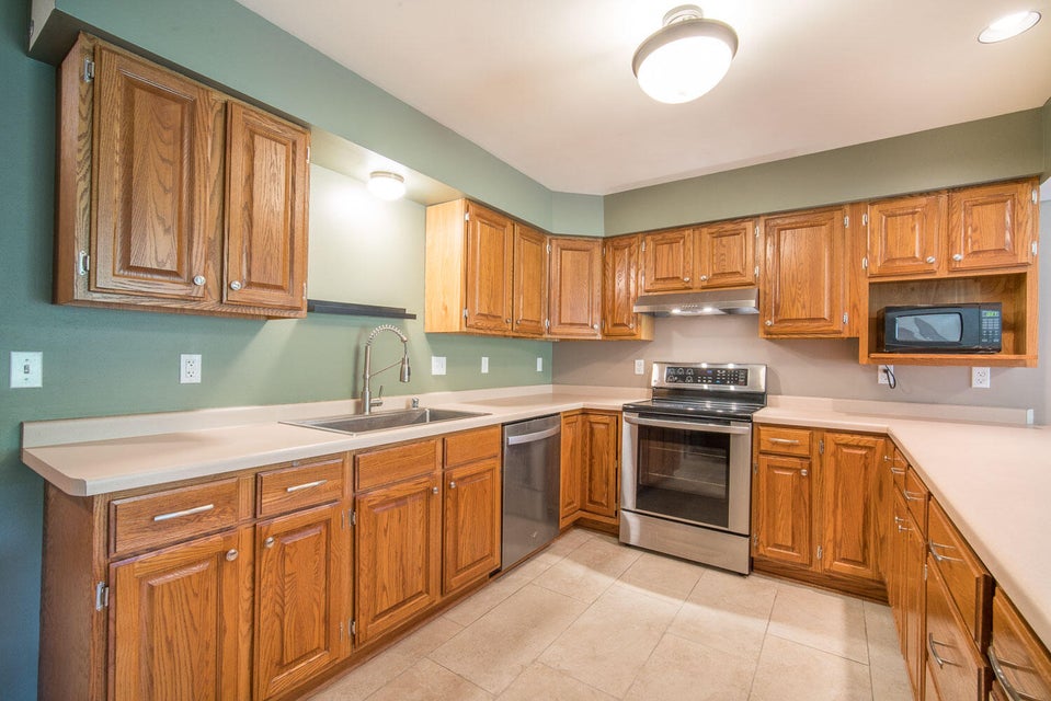 332 Scenic Ct 1, Slinger, WI 53086 MLS 1835673 properties SE