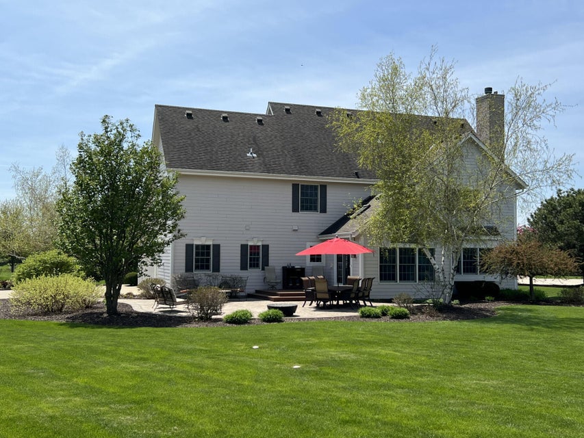 N62W29164 Old Barn Rd, Hartland, WI 53029 MLS 1836372 properties