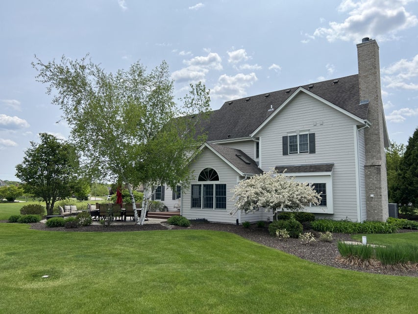 N62W29164 Old Barn Rd, Hartland, WI 53029 MLS 1836372 properties