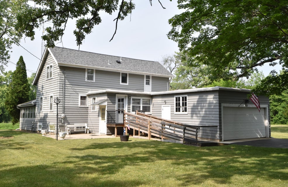 833 N Riverside Dr, Silver Lake, WI 53170 MLS 1839252 properties