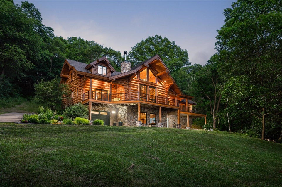 N8070 Wanlass Rd, Mindoro, WI 54644 MLS 1839996 properties La Crosse