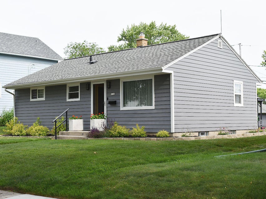 3112 E Cudahy Ave, St. Francis, WI 53235 MLS 1842044 properties