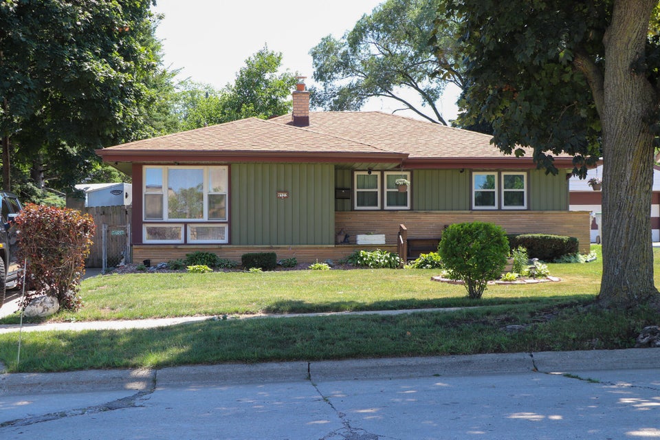8523 W Glendale Ave, Milwaukee, WI 53225 MLS 1844740 properties SE Wisconsin
