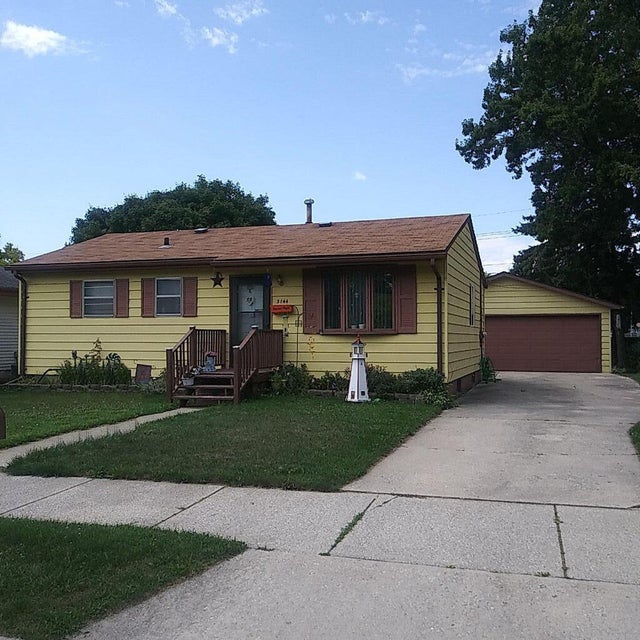 3144 Debra Ln, Racine, WI 53403 MLS 1846184 properties SE Wisconsin