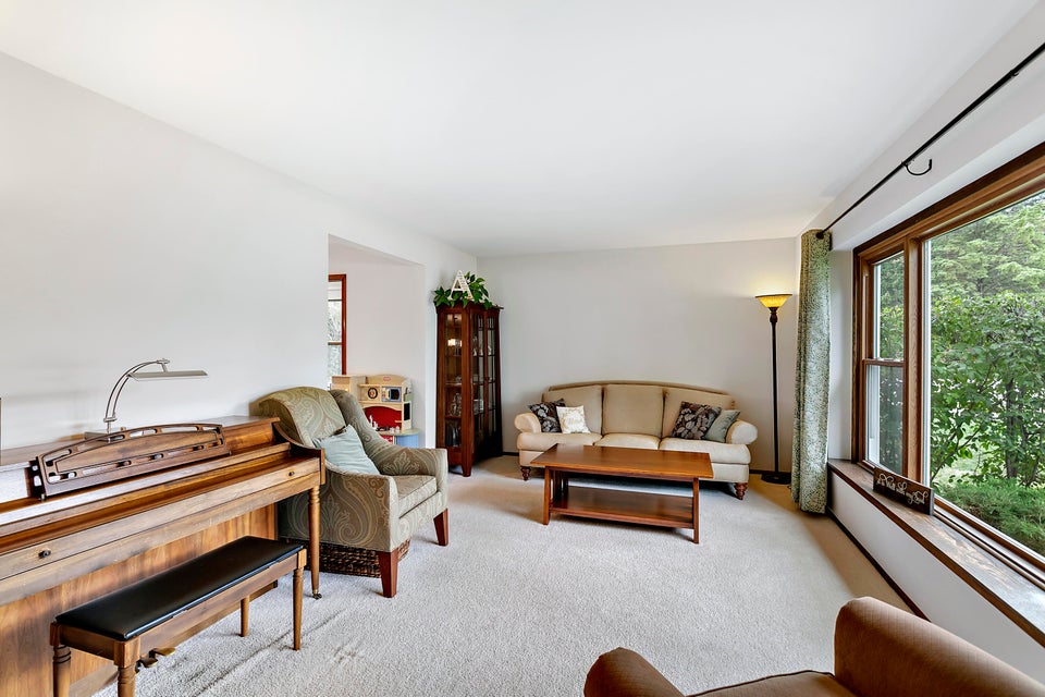 W163S7410 Bay Lane Dr, Muskego, WI 53150 MLS 1848523 properties