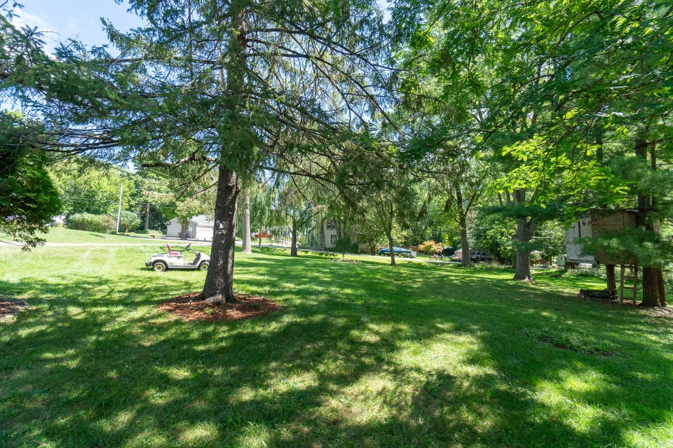 W3895 Woodland Dr, Lake Geneva, WI 53147 MLS 1848845 properties