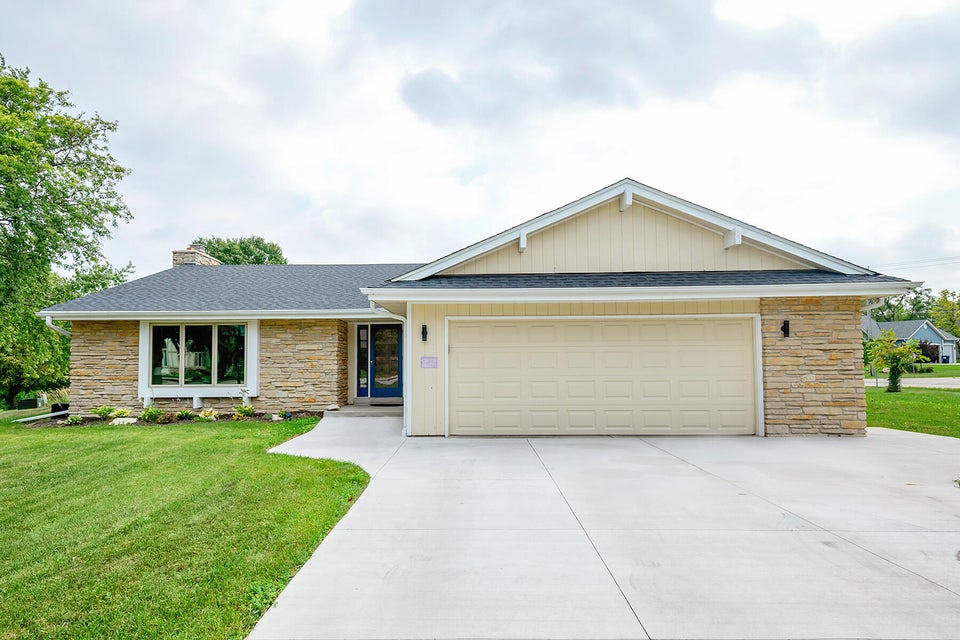 S76W12739 Cambridge Ct E, Muskego, WI 53150 MLS 1849367