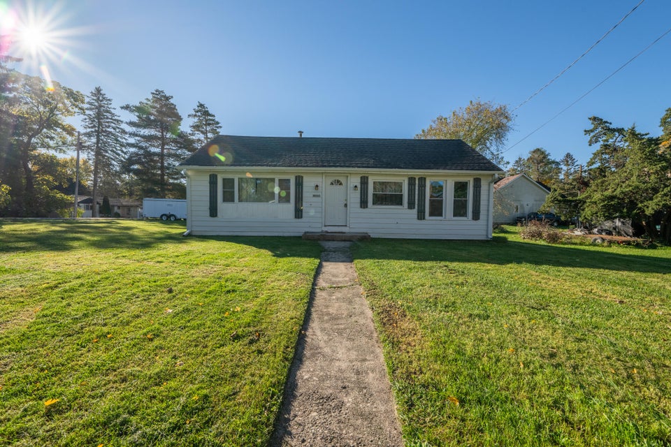 W1043 Hawthorne Rd, Genoa City, WI 53128 MLS 1855168 properties SE Wisconsin