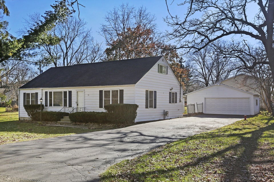 28511 105th Pl, Trevor, WI 53179 MLS 1858222 properties SE Wisconsin