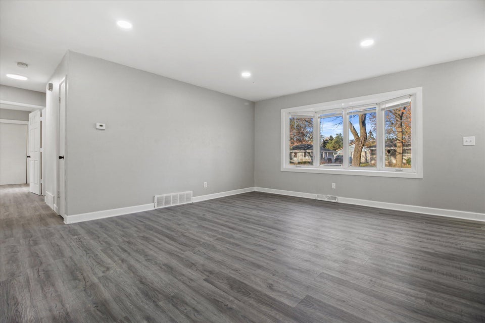 4703 W Rochelle Ave, Milwaukee, WI 53223 MLS 1858845 properties