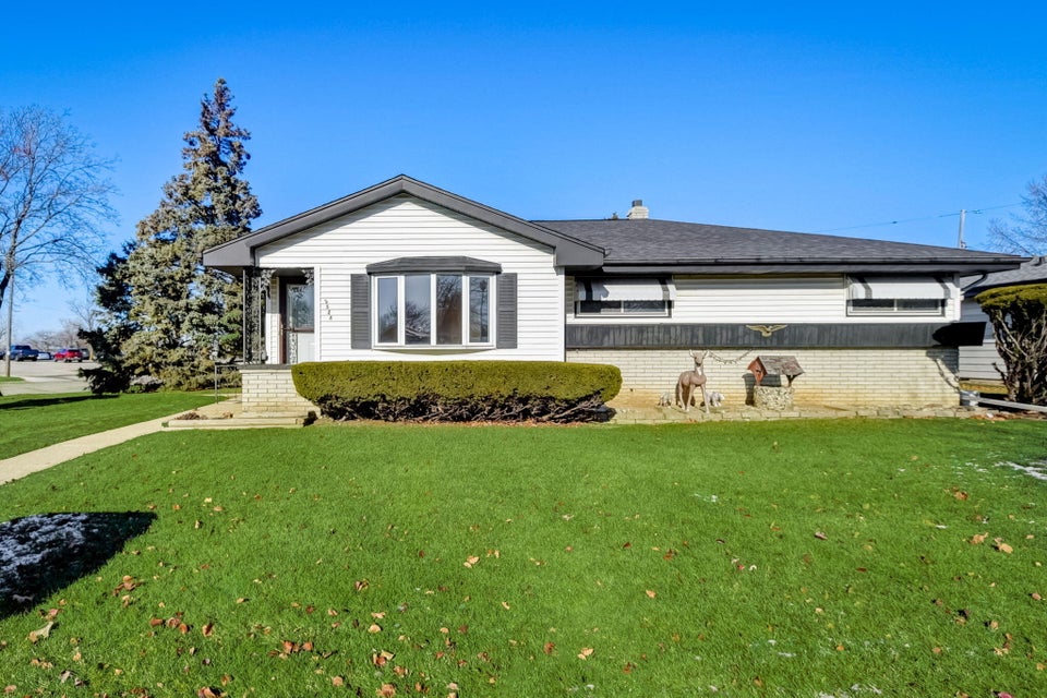 2528 E Belsar Ave, Cudahy, WI 53110 MLS 1858848 properties SE Wisconsin