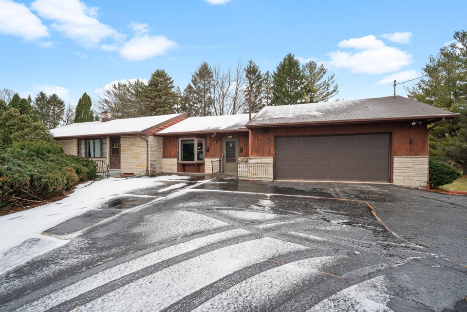 5465 S 18th Ave, West Bend, WI 53095 MLS 1859142 properties SE Wisconsin