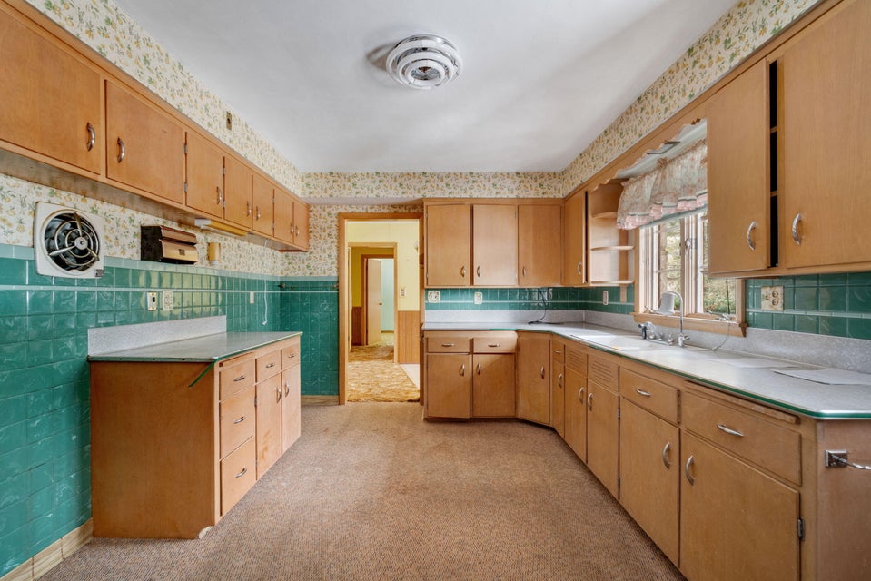 5465 S 18th Ave, West Bend, WI 53095 MLS 1859142 properties SE Wisconsin