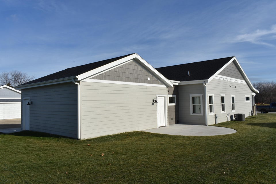 22 S 14th St, Oostburg, WI 53070 MLS 1859156 properties SE Wisconsin