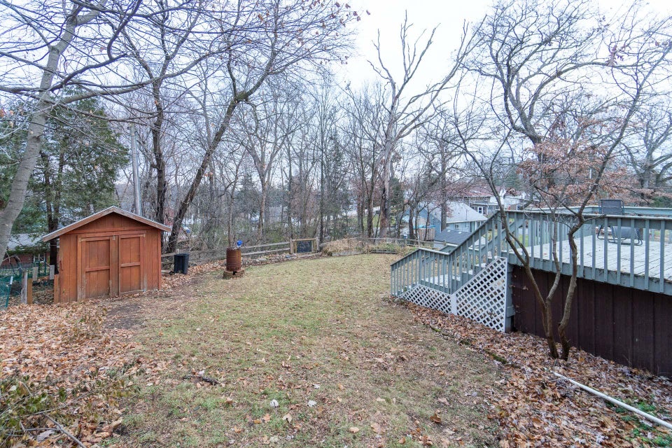 33828 Hillcrest Dr, Burlington, WI 53105 MLS 1859421 properties