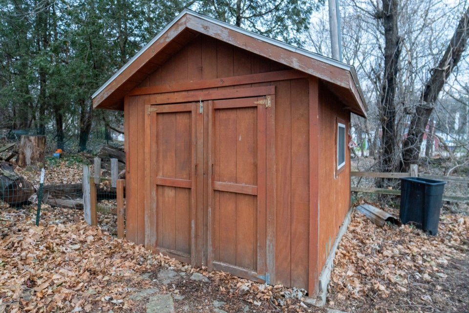 33828 Hillcrest Dr, Burlington, WI 53105 MLS 1859421 properties