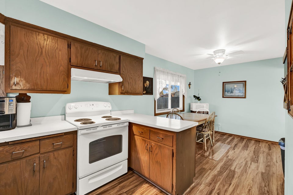 3713 Regency Dr, Racine, WI 53402 MLS 1859510 properties SE Wisconsin