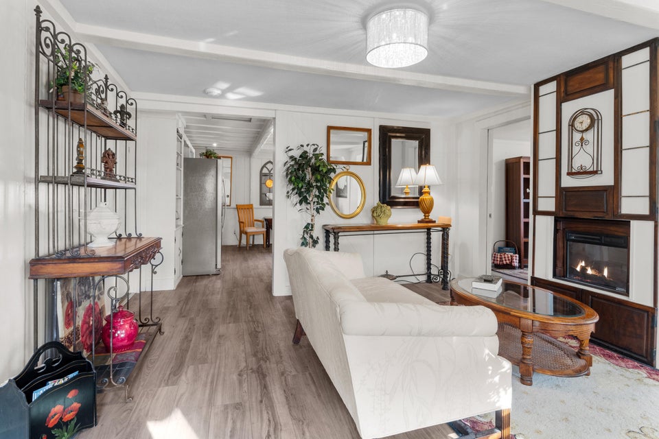 953 Henry St, Lake Geneva, WI 53147 MLS 1859668 properties SE