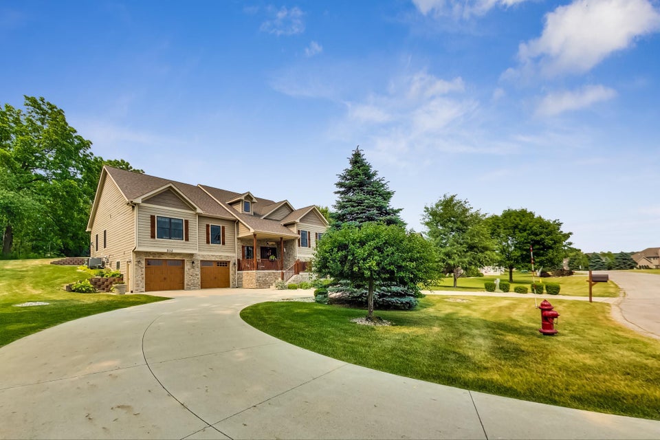 502 Pheasant Ridge Ln, Fontana, WI 53125 MLS 1859737 properties