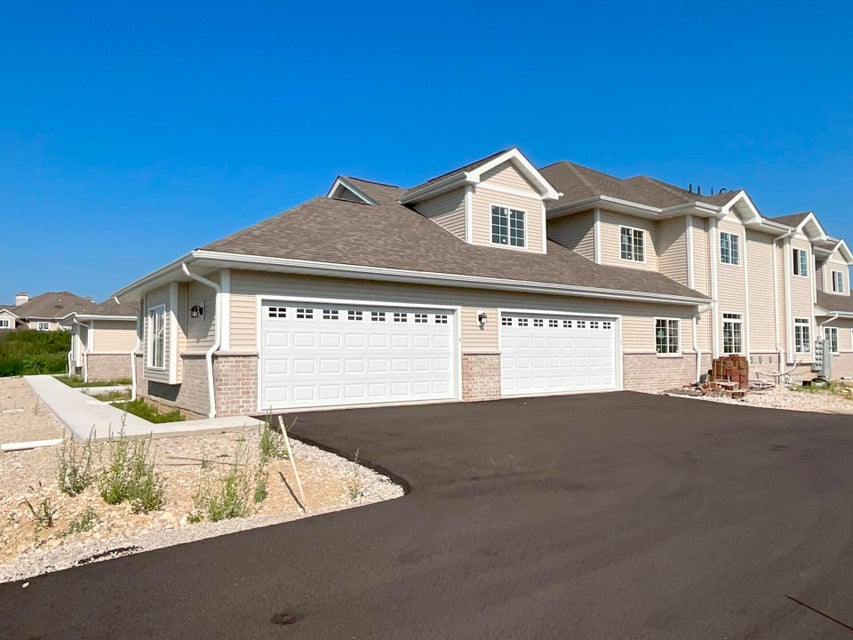 1625 Grey Fox Trl D, Mukwonago, WI 53149 MLS 1859805 properties