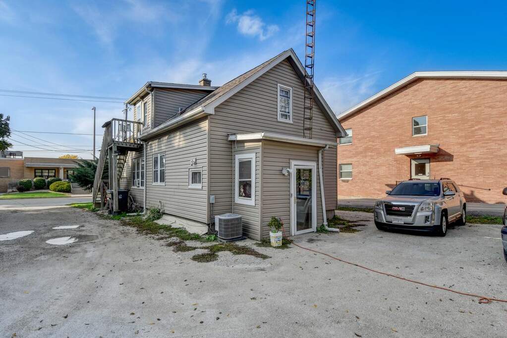 1145 White Rock Ave A, Waukesha, WI 53186 MLS 1860149 properties SE Wisconsin