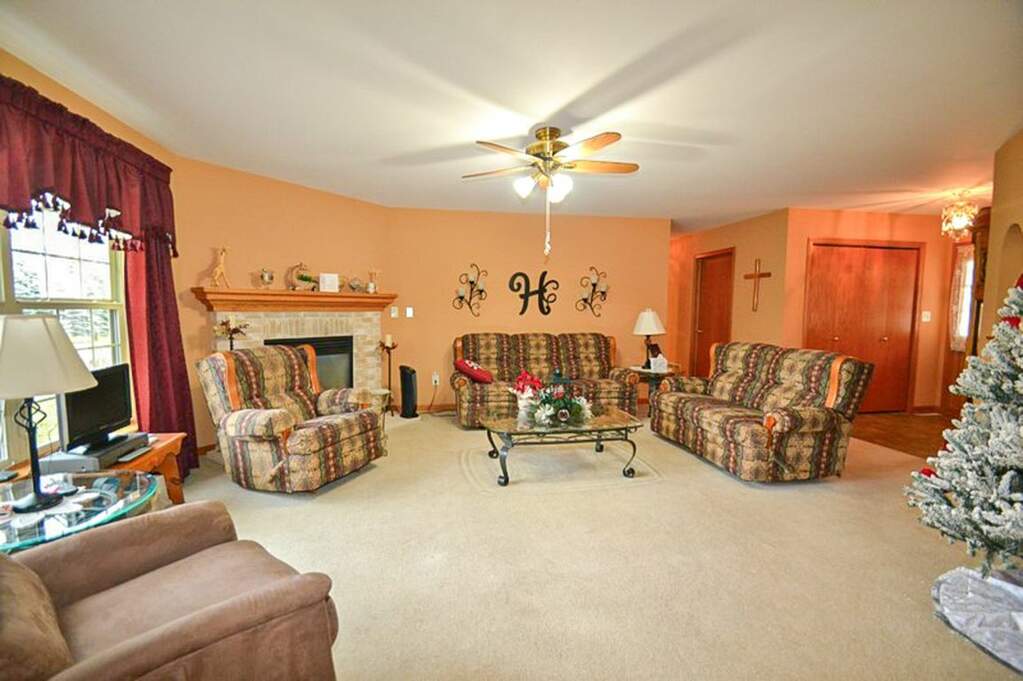 202 Field Dr, Eagle, WI 53119 MLS 1860574 properties SE Wisconsin