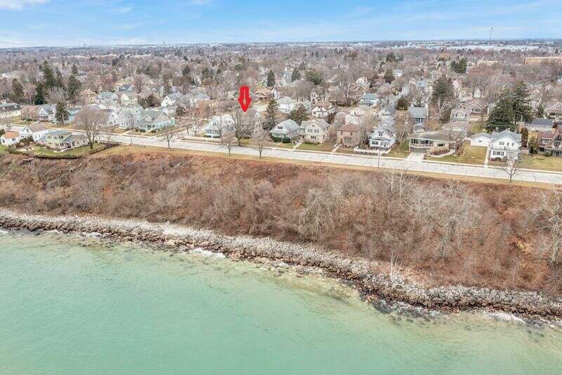 2224 Lakeshore Dr, Sheboygan, WI 53081 MLS 1860635 properties SE