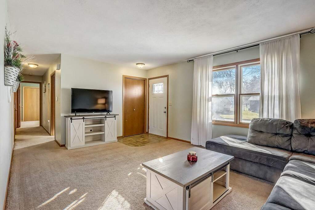 1330 Commonwealth Dr, Fort Atkinson, WI 53538 MLS 1860882