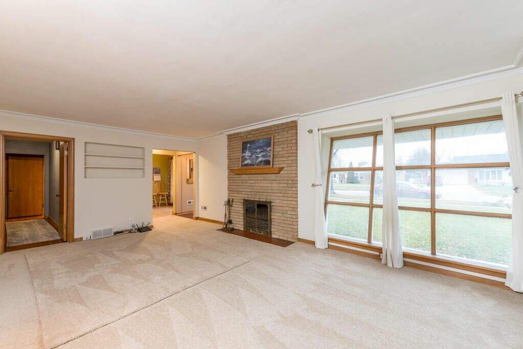 7718 3rd Ave, Kenosha, WI 53143 MLS 1861452 properties SE Wisconsin