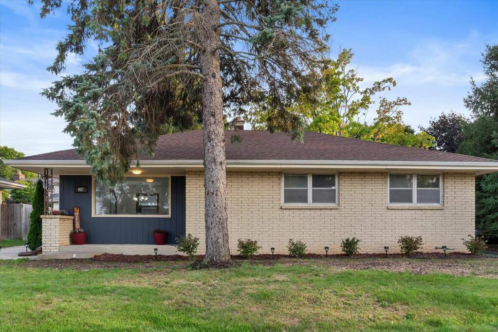 4617 W Good Hope Rd, Milwaukee, WI 53223 MLS 1861834 properties